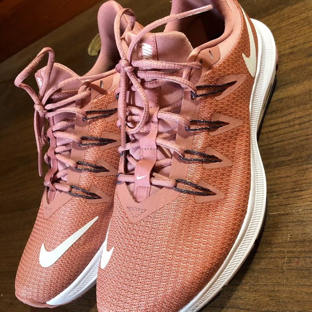 Nike shoes!! Brand new!!